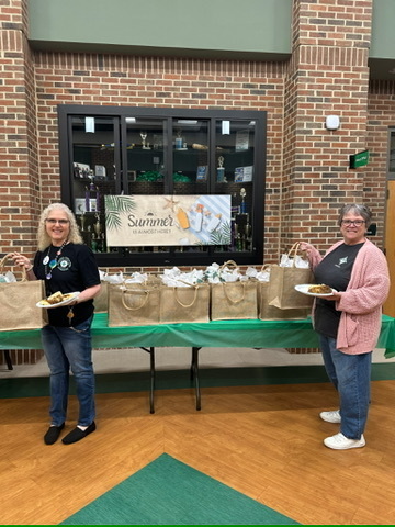 Teachers with gift "beach" bags