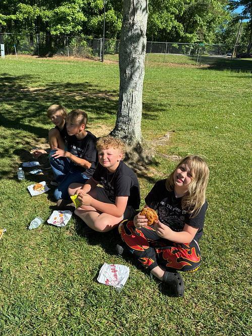Moving on up to fifth grade! 🎓✨  Our fourth graders visited Jasper Middle School yesterday for a tour and got an exciting glimpse of what’s ahead next year!  A big thank you to Hill City PTO for providing a wonderful picnic lunch for our students at Lee Newton Park.