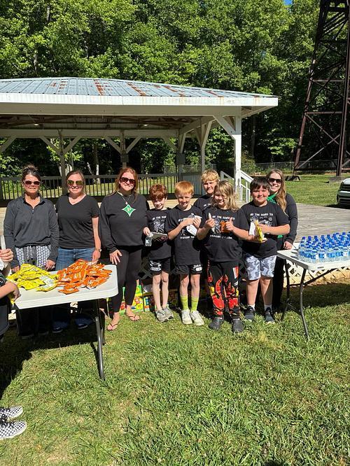 Moving on up to fifth grade! 🎓✨  Our fourth graders visited Jasper Middle School yesterday for a tour and got an exciting glimpse of what’s ahead next year!  A big thank you to Hill City PTO for providing a wonderful picnic lunch for our students at Lee Newton Park.