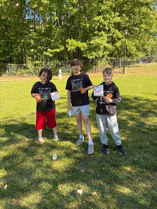 Moving on up to fifth grade! 🎓✨  Our fourth graders visited Jasper Middle School yesterday for a tour and got an exciting glimpse of what’s ahead next year!  A big thank you to Hill City PTO for providing a wonderful picnic lunch for our students at Lee Newton Park.