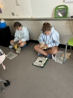 Fourth graders spent the week learning independent reading expectations and how to work in collaborative groups!