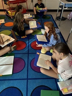 Fourth graders spent the week learning independent reading expectations and how to work in collaborative groups!