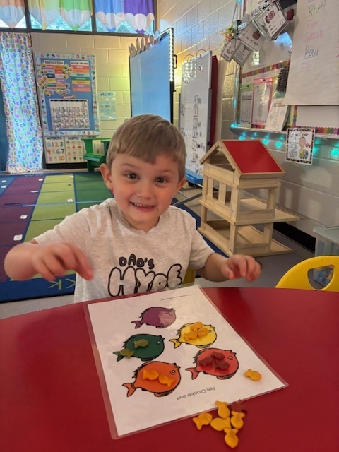 Mrs. Anderson’s Pre-K students had an ocean of fun this week! They sorted, counted, and created patterns using Play-Doh and Goldfish!