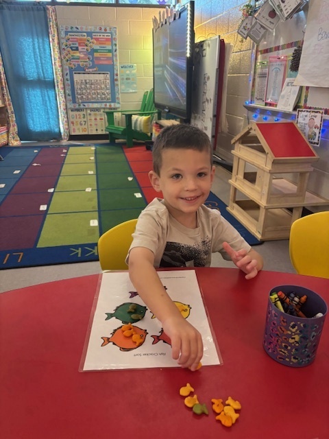 Mrs. Anderson’s Pre-K students had an ocean of fun this week! They sorted, counted, and created patterns using Play-Doh and Goldfish!
