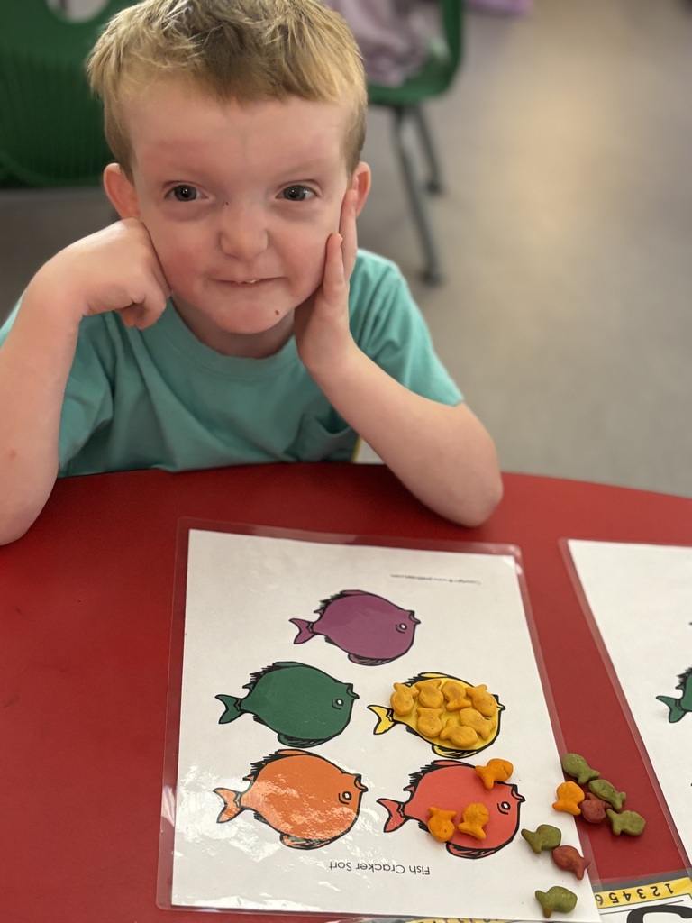 Mrs. Anderson’s Pre-K students had an ocean of fun this week! They sorted, counted, and created patterns using Play-Doh and Goldfish!