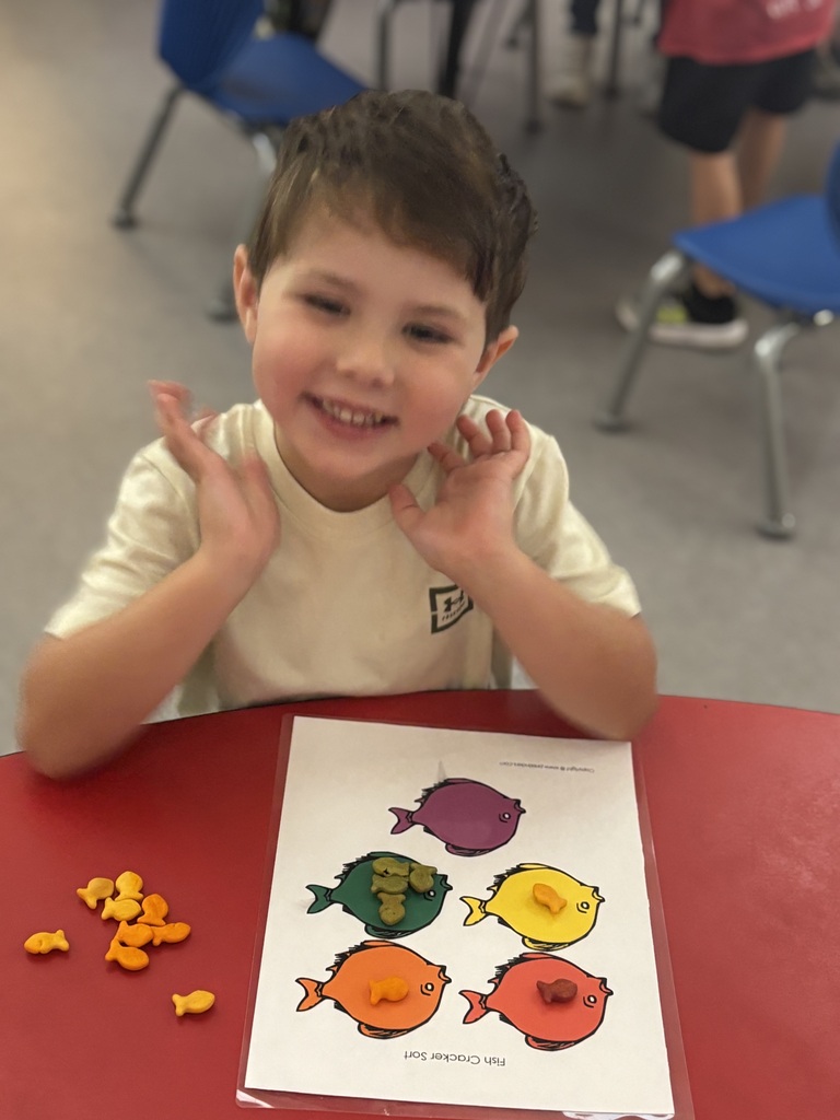 Mrs. Anderson’s Pre-K students had an ocean of fun this week! They sorted, counted, and created patterns using Play-Doh and Goldfish!