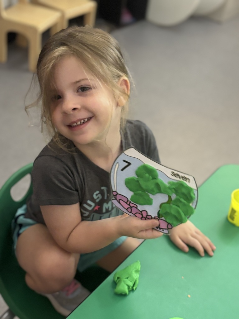 Mrs. Anderson’s Pre-K students had an ocean of fun this week! They sorted, counted, and created patterns using Play-Doh and Goldfish!
