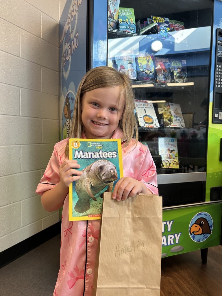 Amelia is on a reading roll!  Congratulations to this fabulous kindergartner in Mrs. Tippens' class! Amelia has mastered all the words in her fluency folder and is now turning the page to the next chapter—reading passages!