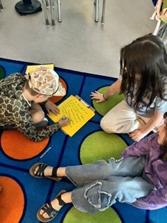 This week, students in Mrs. Connelly’s ELA class teamed up in grammar groups to spot subject-verb agreement and pronouns! 