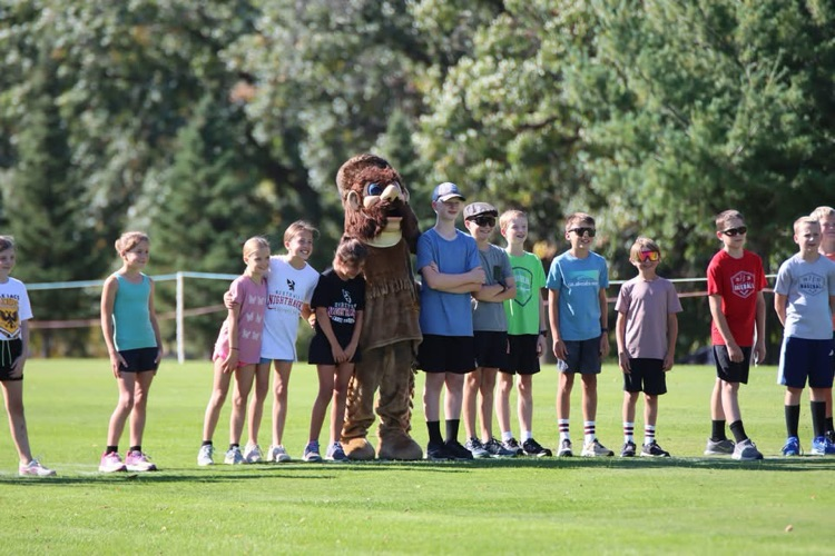 pioneer Pete mascot with young runners
