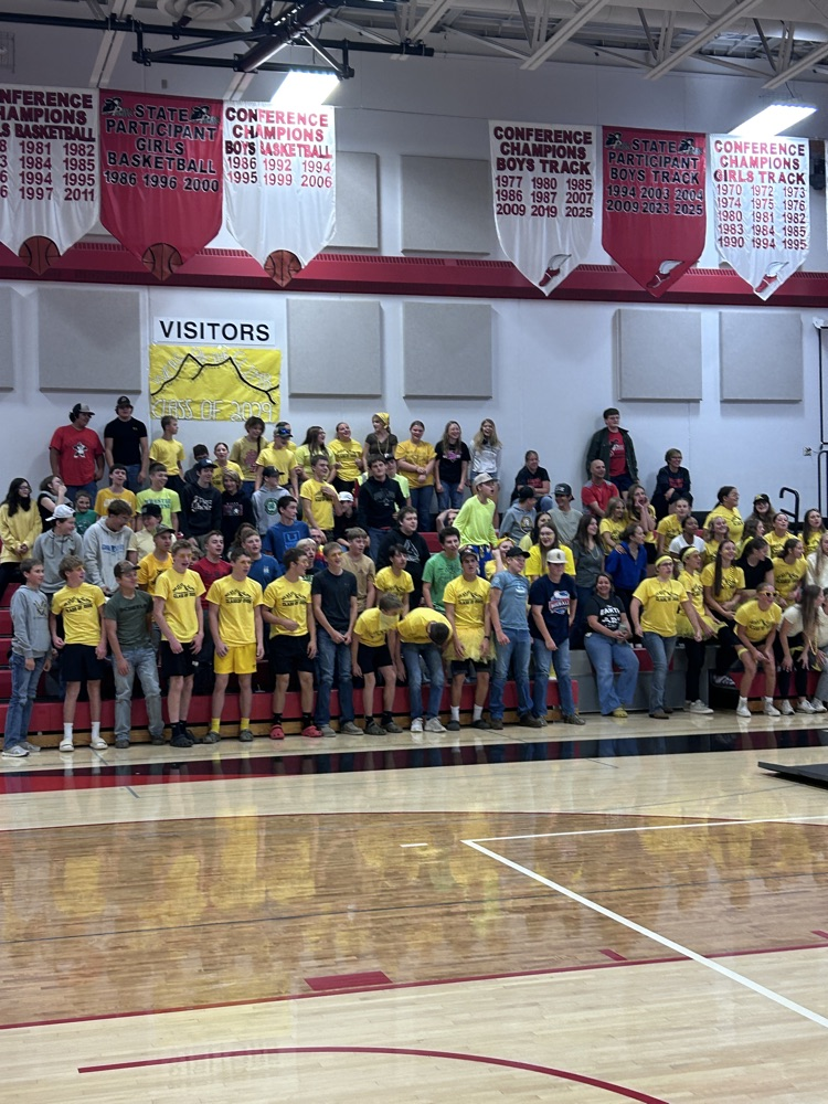 freshmen in yellow