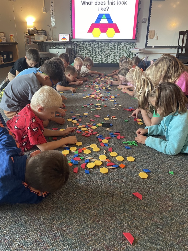 kinders working with shapes