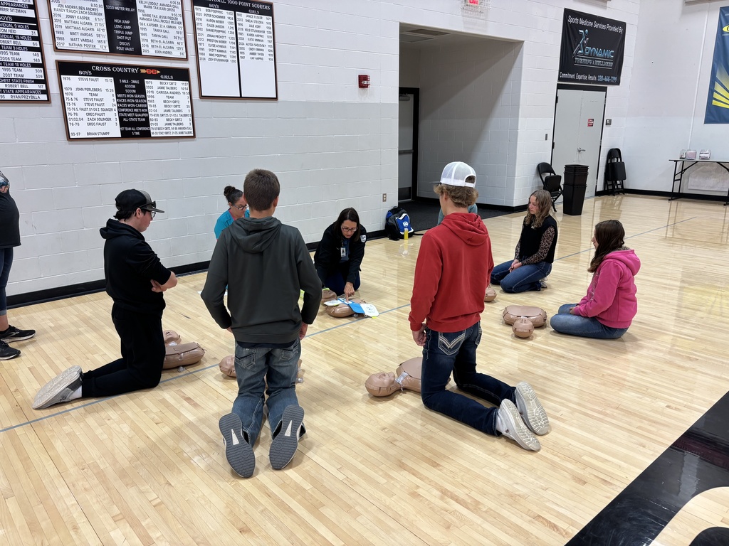 Students with CPR dummies