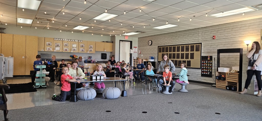 Kindergartner students workingn together with high school students