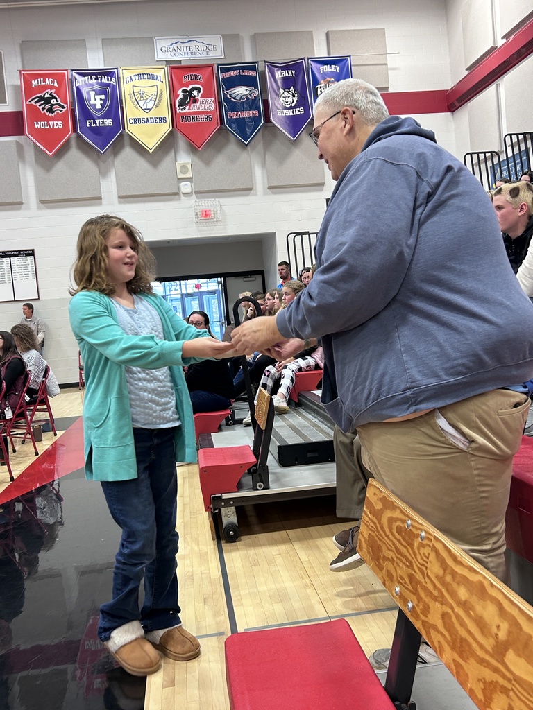 Students handing out cards to veterans
