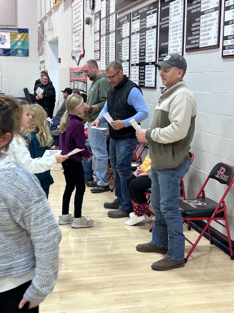 Students handing out cards to veterans