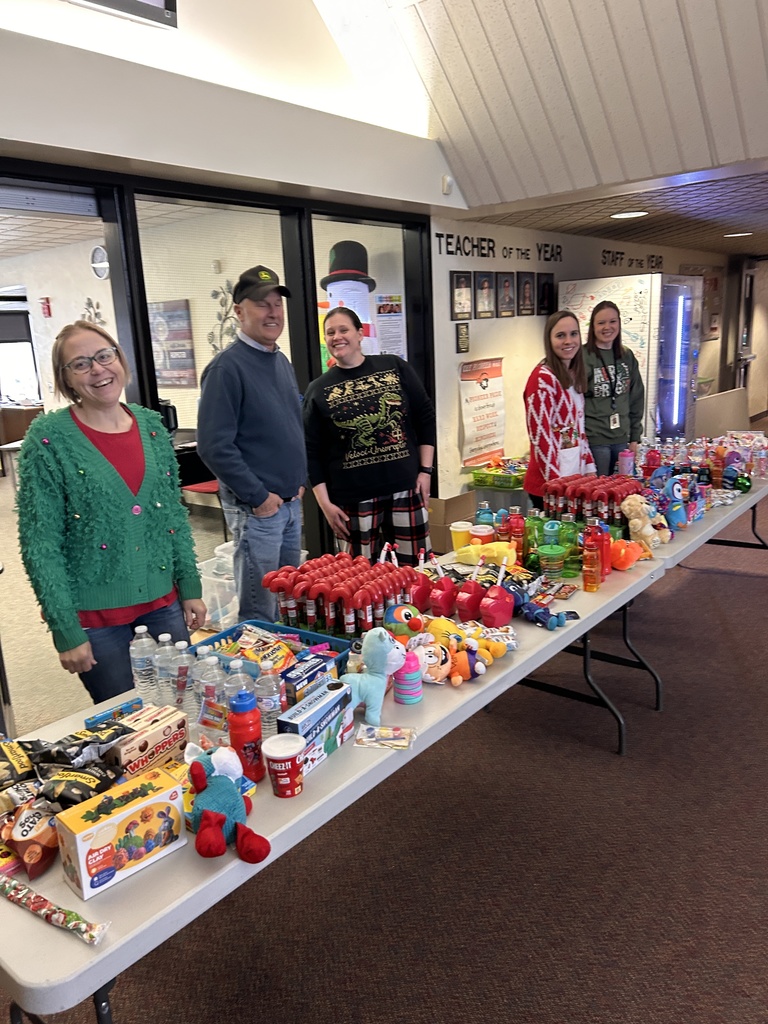 prize table with teachers