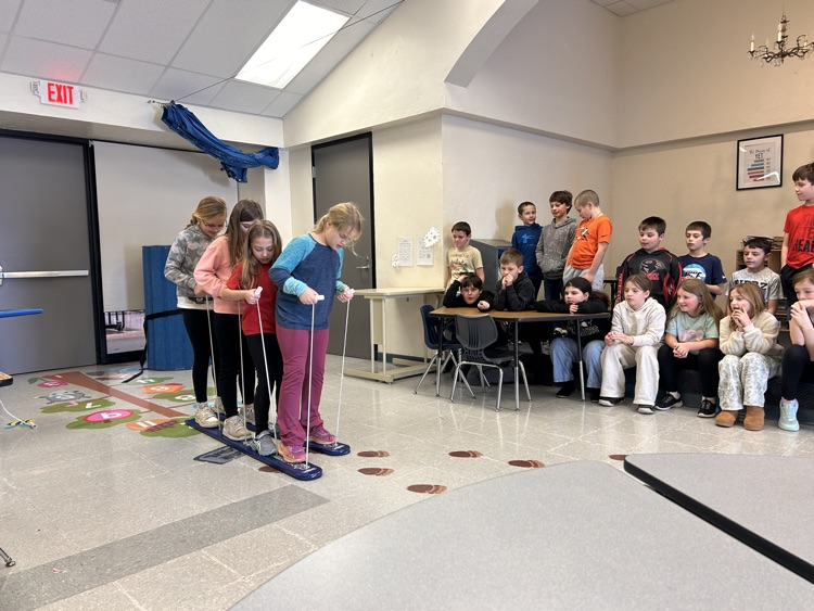Students walking on skis for cooperative walking