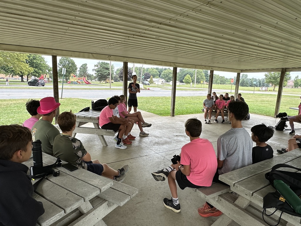Professional runner talking to a cross country team