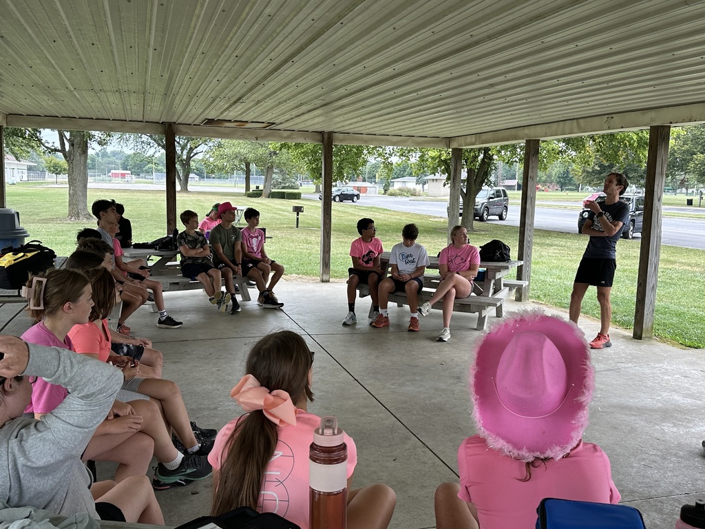 Professional runner talking to a cross country team