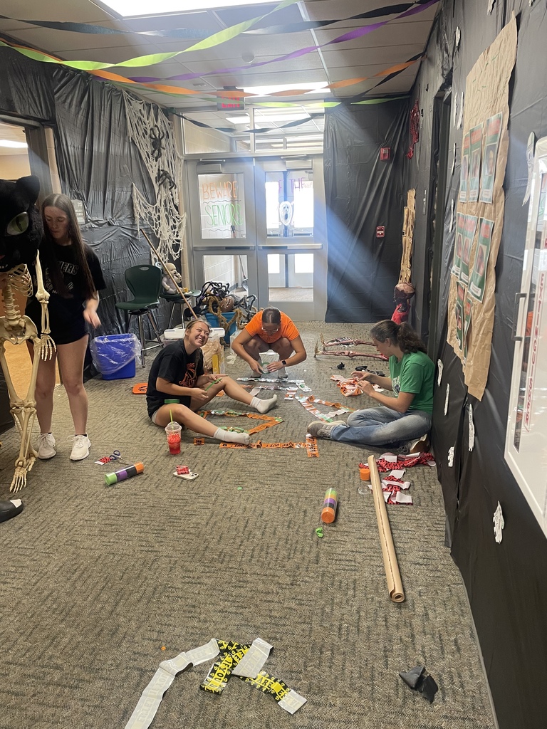 Students decorating the hallways for homecoming