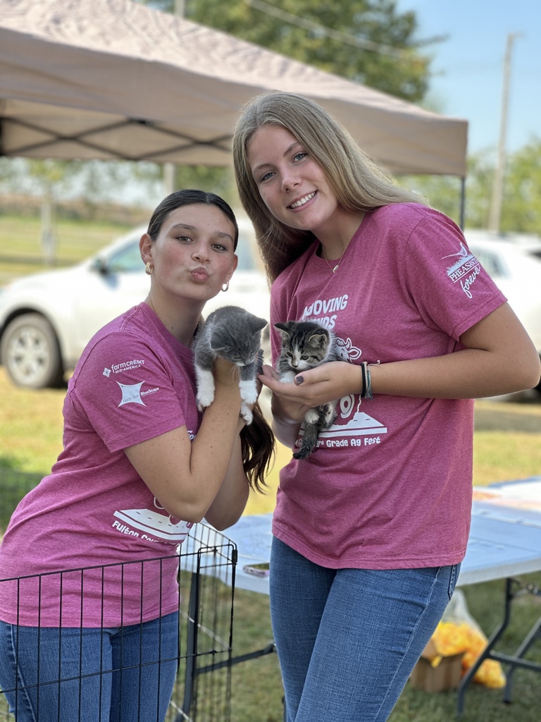students posing with an animal