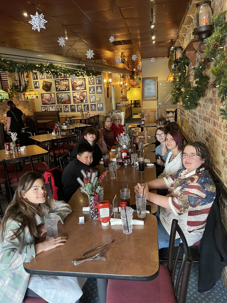 students eating lunch