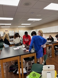 students working in a culinary lab