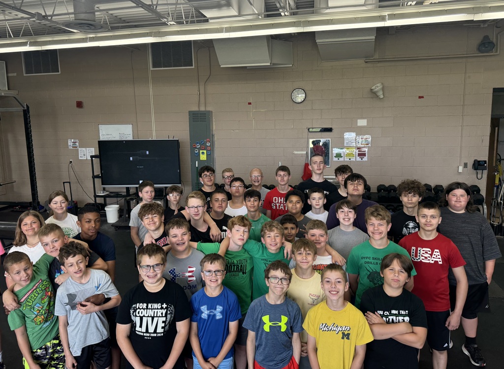 weight lifting students in a weight room