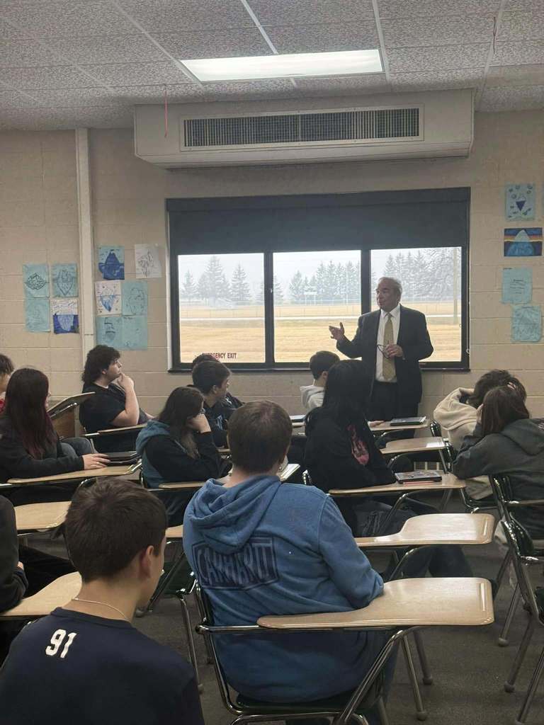 Judge Sheeran talking to students in a classroom.