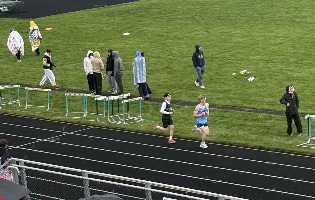 2 runners on the track