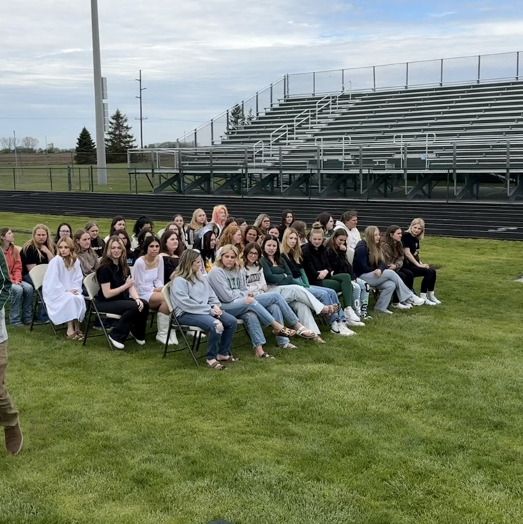 seniors commencement practice