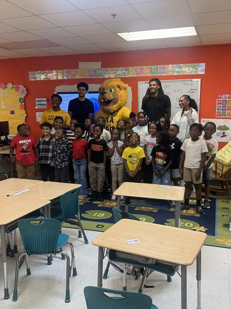 A group picture with the scholars 