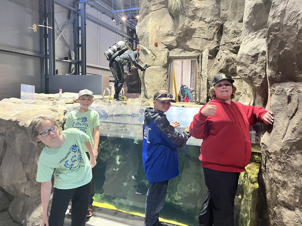 Pine City 5th Graders visit the Duluth Aquarium