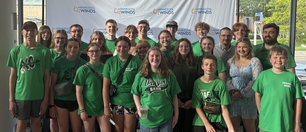 Dragon Band students take group photo at Minnesota Winds event on May 30th at Orchestra Hall.
