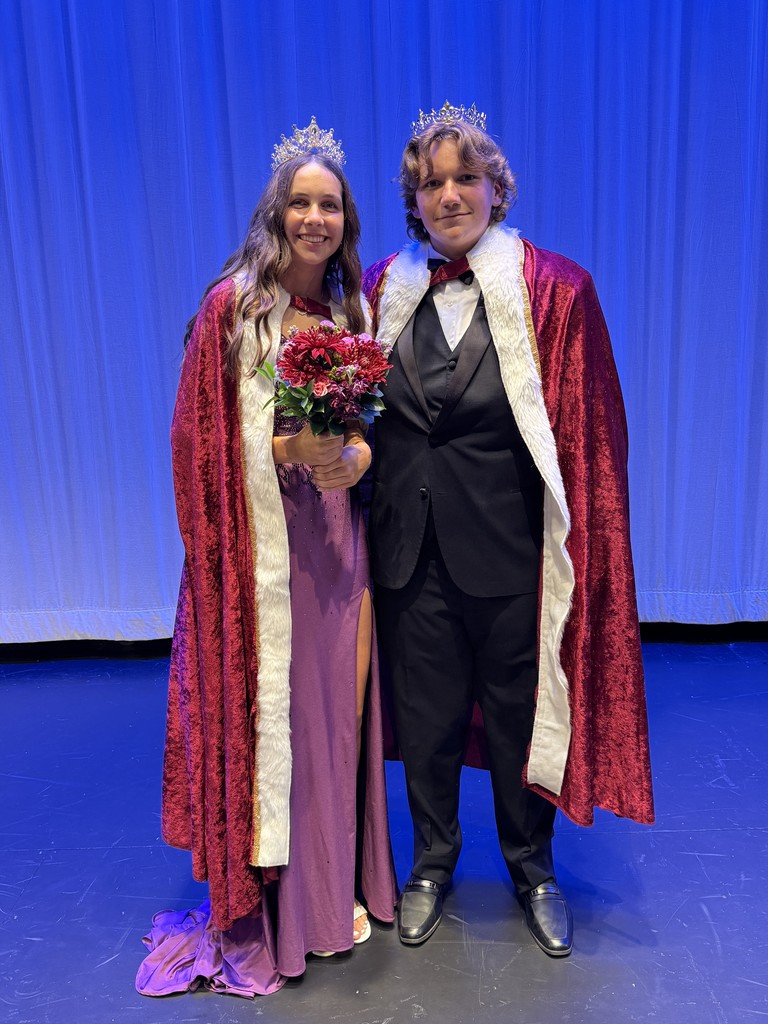 student homecoming king and queen