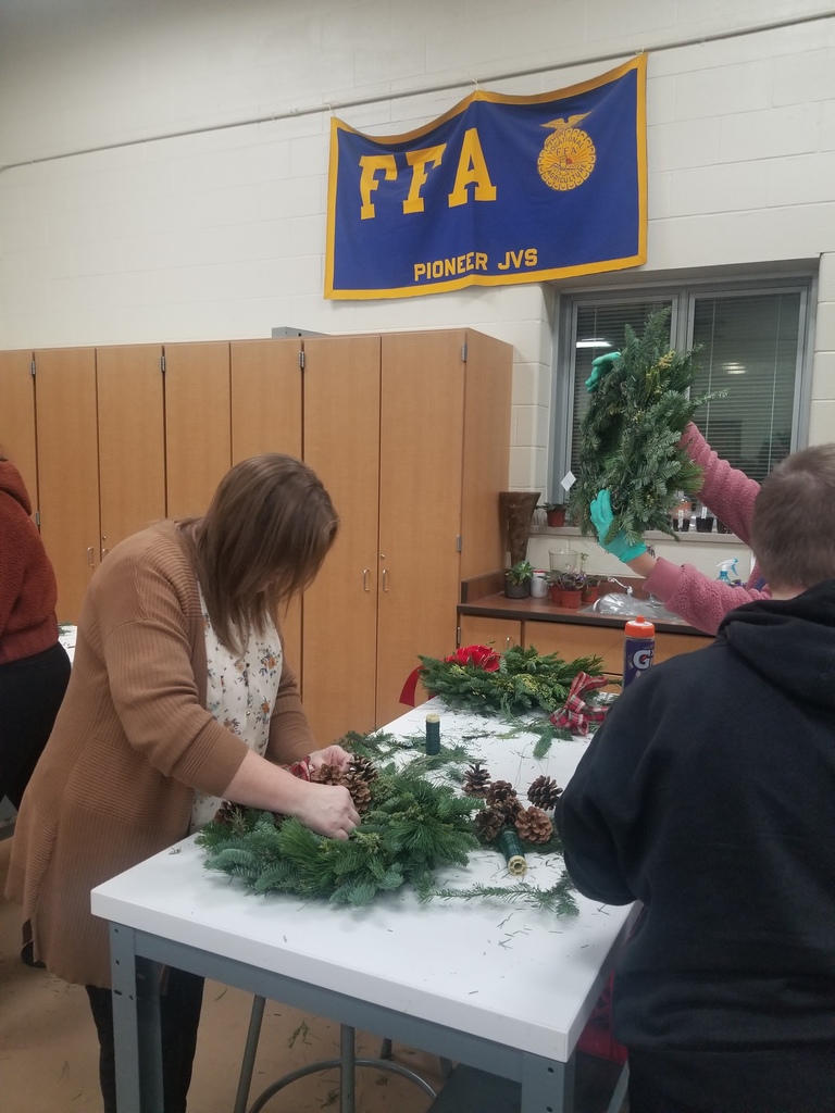 Wreath Decorating 