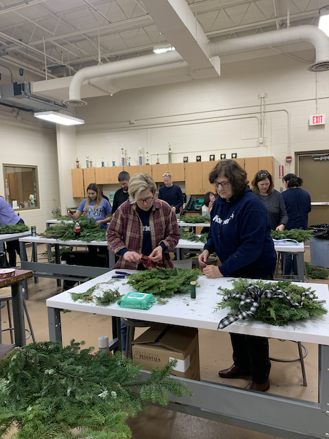 Wreath decorating class 