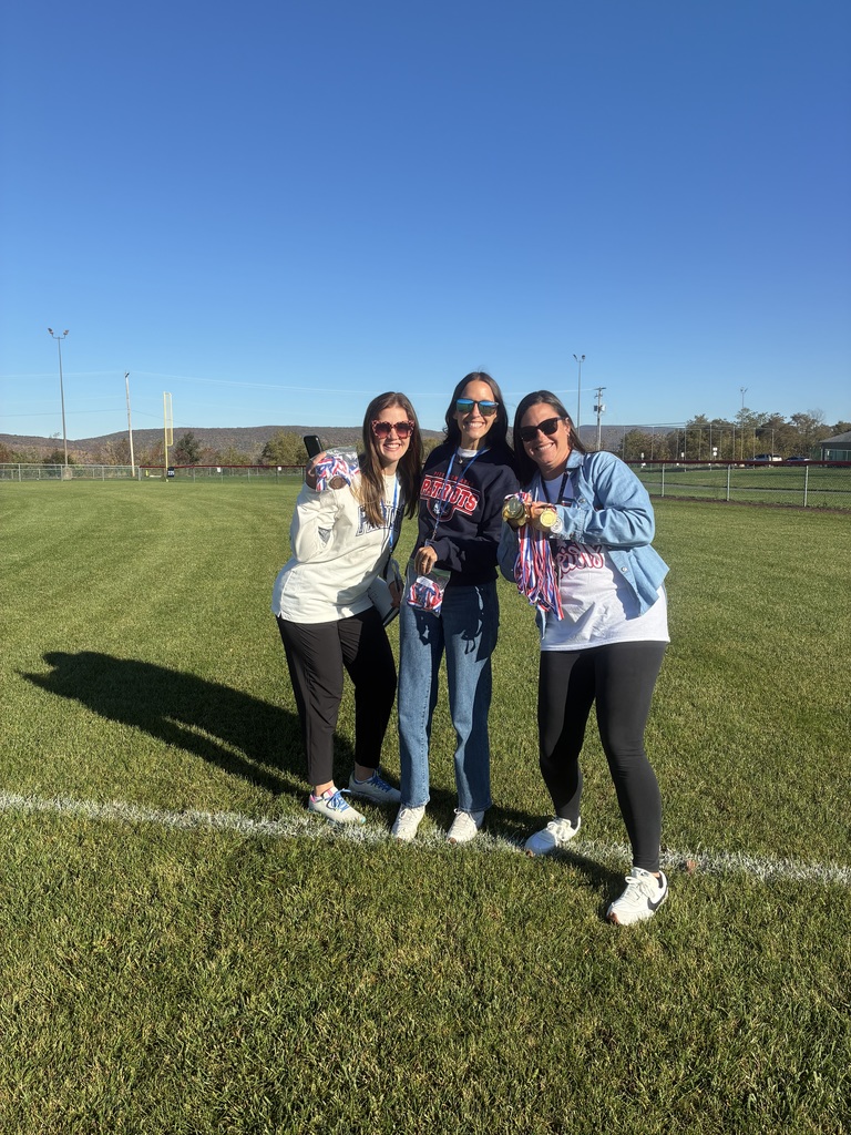 Three PTO parents holding metals