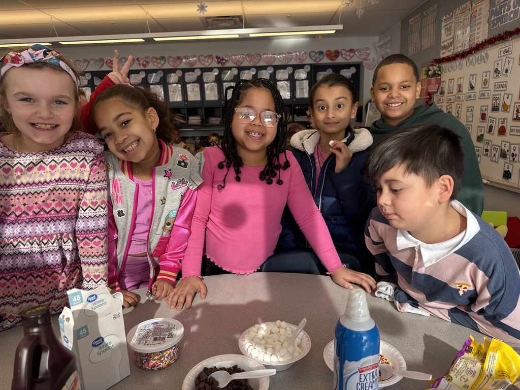 Kids eating at a classroom party