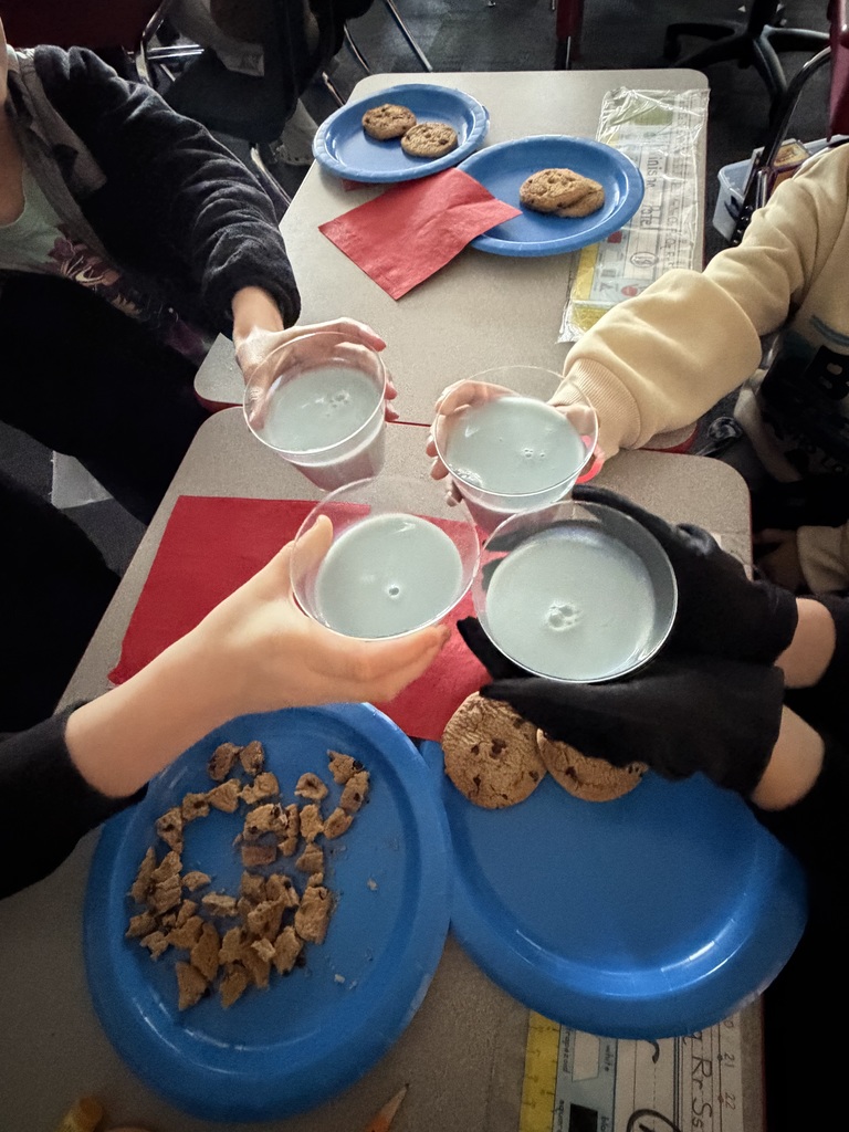 Blue milk and cookies 