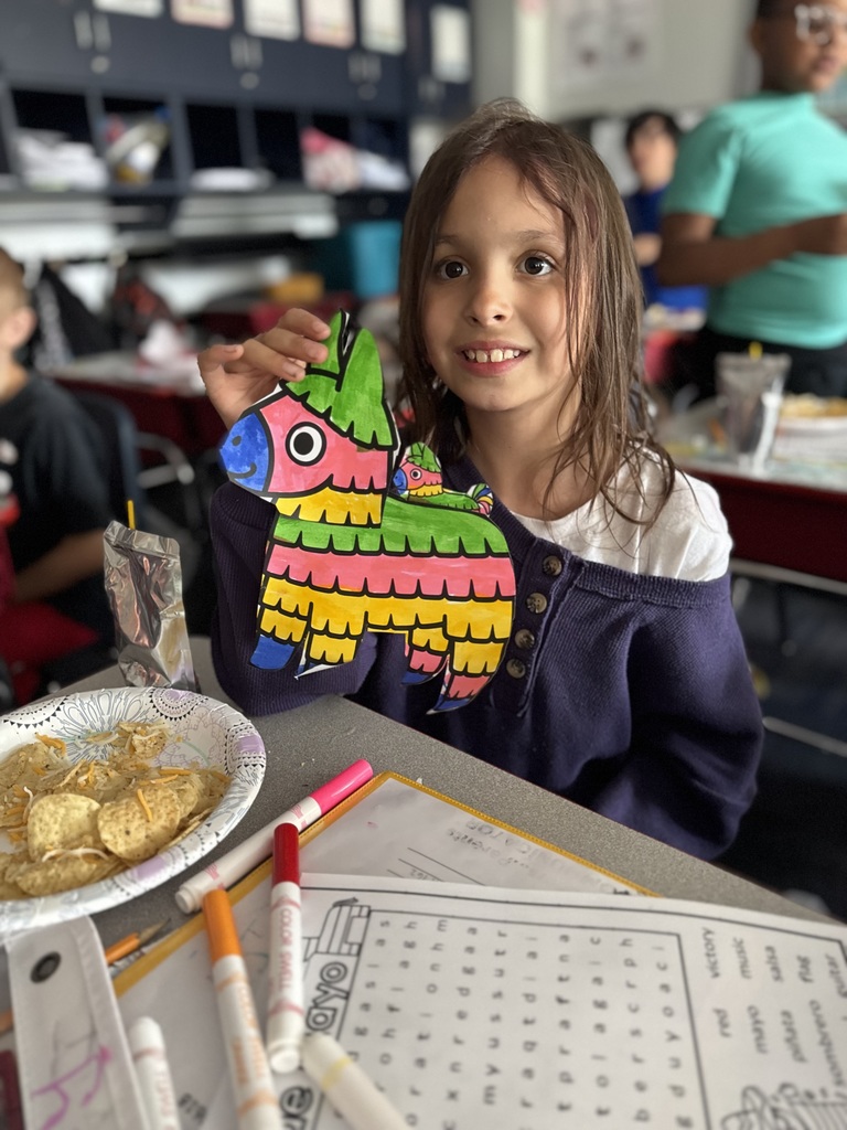 Second graders eating chips 