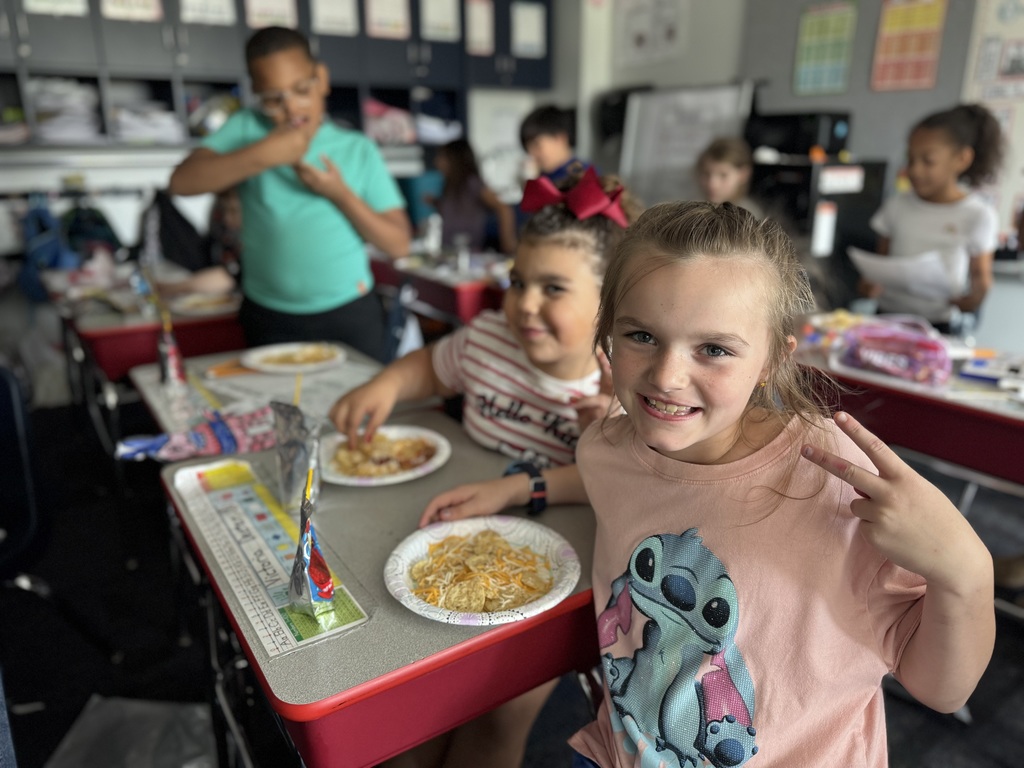 Second graders eating chips 