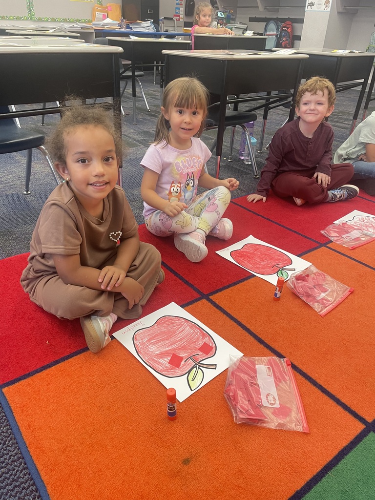 Mrs. Kuglers students red apple craft