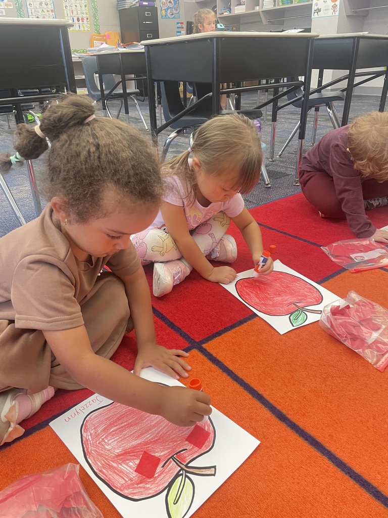 Mrs. Kuglers students red apple craft