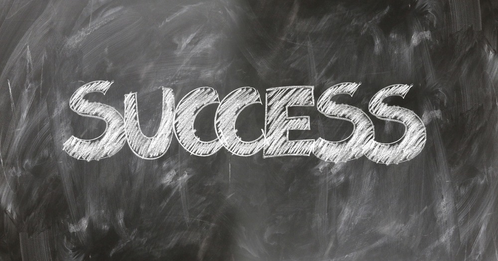blackboard backgroud with word success written on it in chalk 