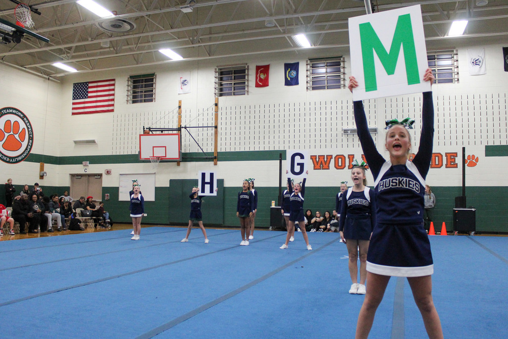 Cheerleaders do routine
