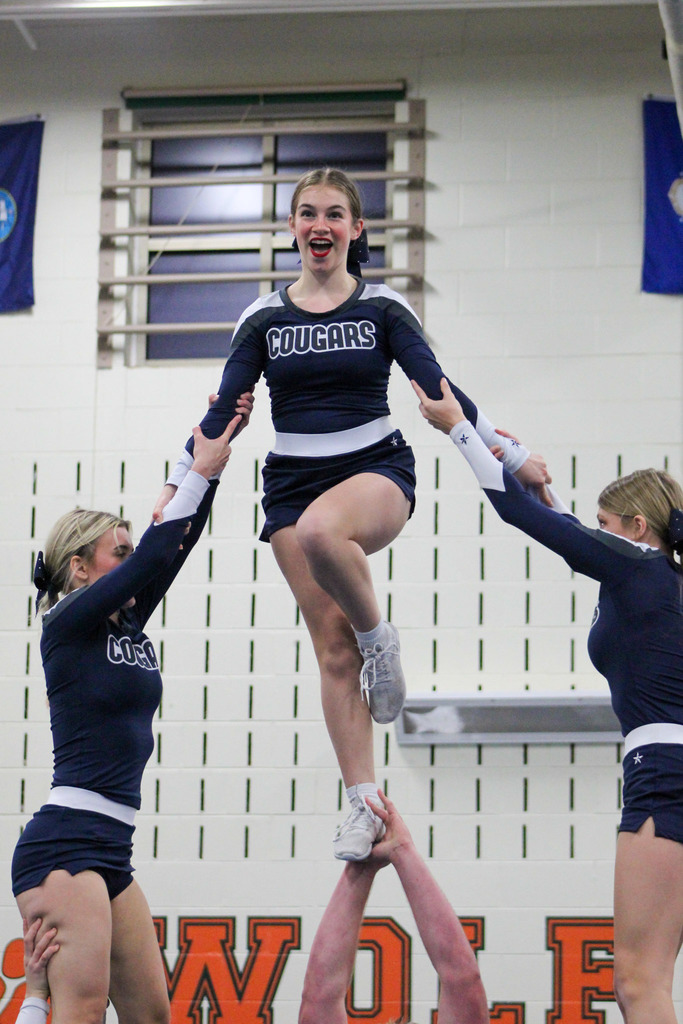 cheerleaders do routine