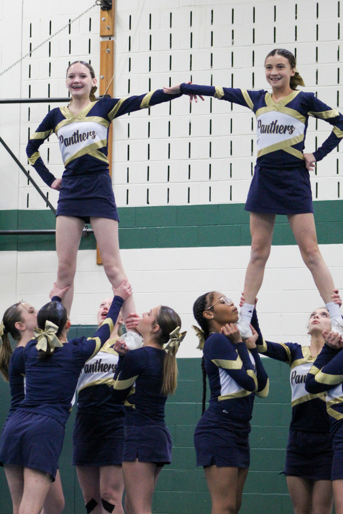 Cheerleaders do routine