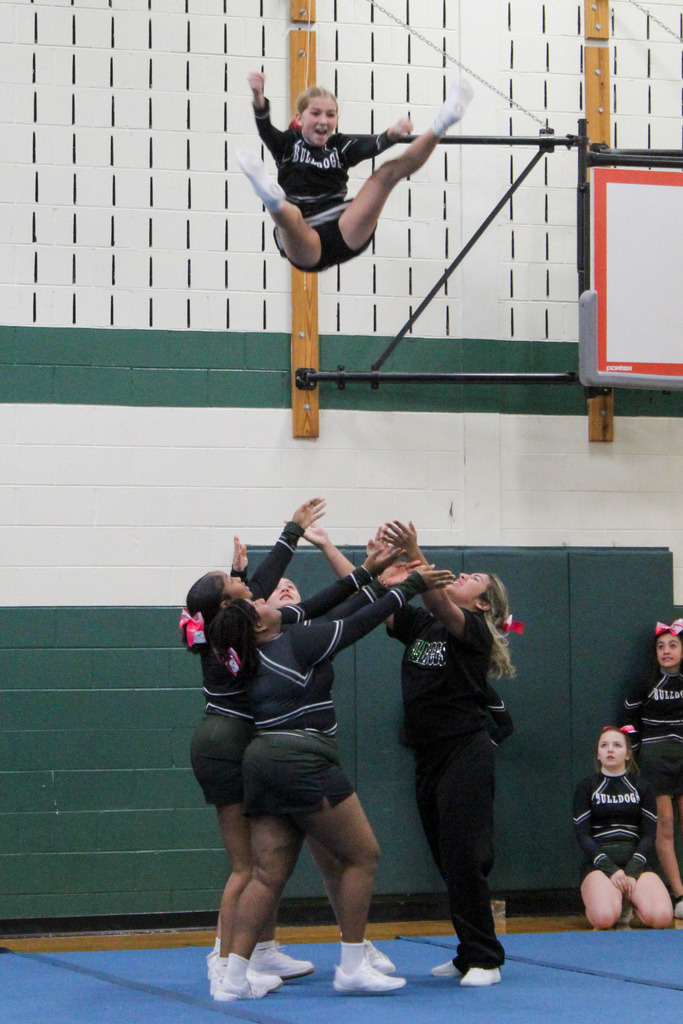 Cheerleaders do routine